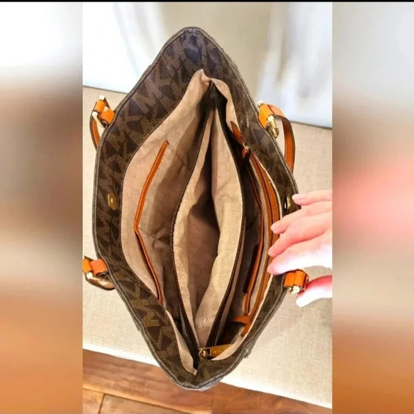 Michael Kors Signature Monogram Large Harper Tote - Picture 10 of 12